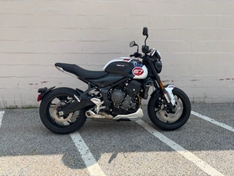 2025 Triumph Trident 660 Triple Tribute Edition in Manchester, New Hampshire - Photo 1