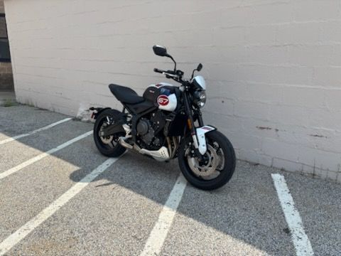 2025 Triumph Trident 660 Triple Tribute Edition in Manchester, New Hampshire - Photo 2