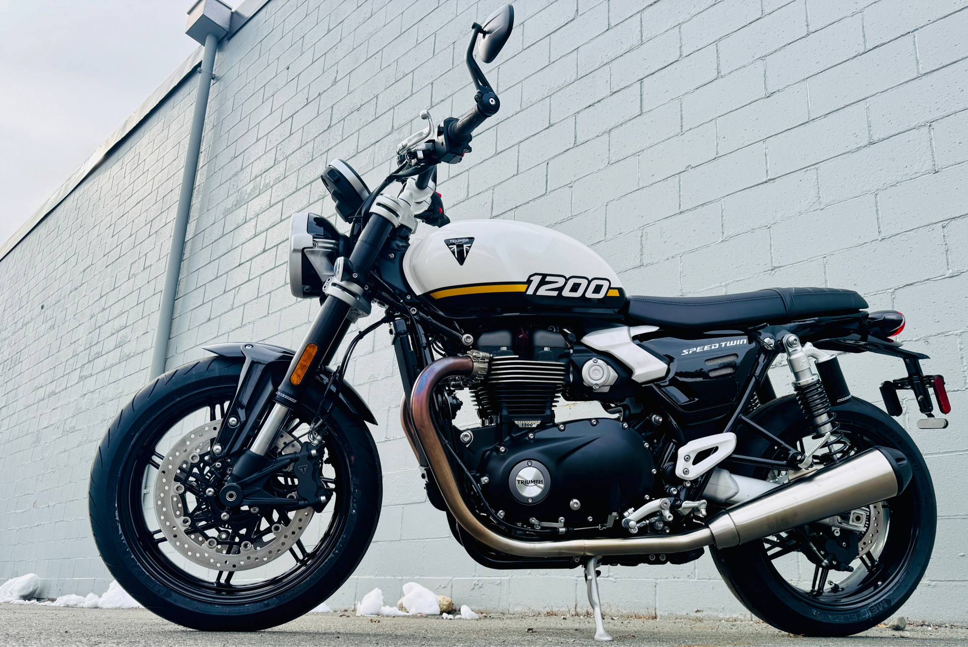 2025 Triumph Speed Twin 1200 in Manchester, New Hampshire - Photo 16