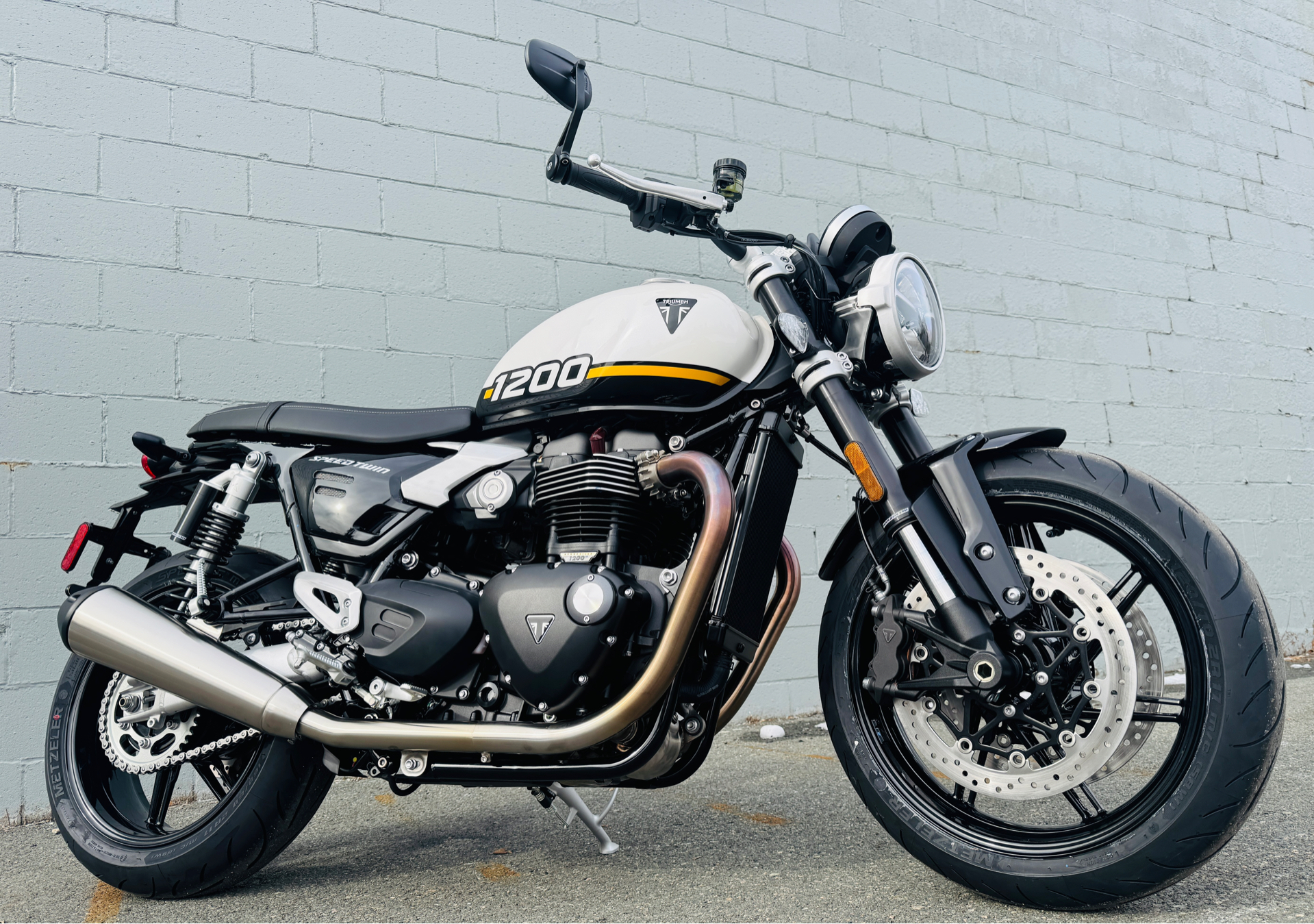 2025 Triumph Speed Twin 1200 in Manchester, New Hampshire - Photo 22