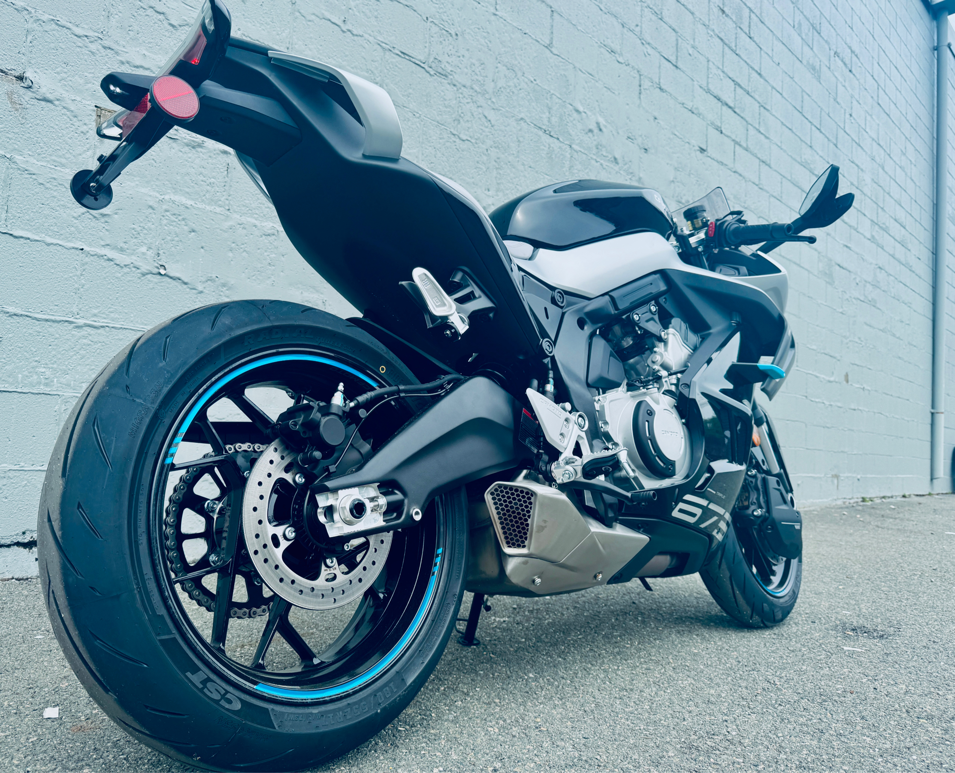 2025 CFMOTO 675SS in Manchester, New Hampshire - Photo 17