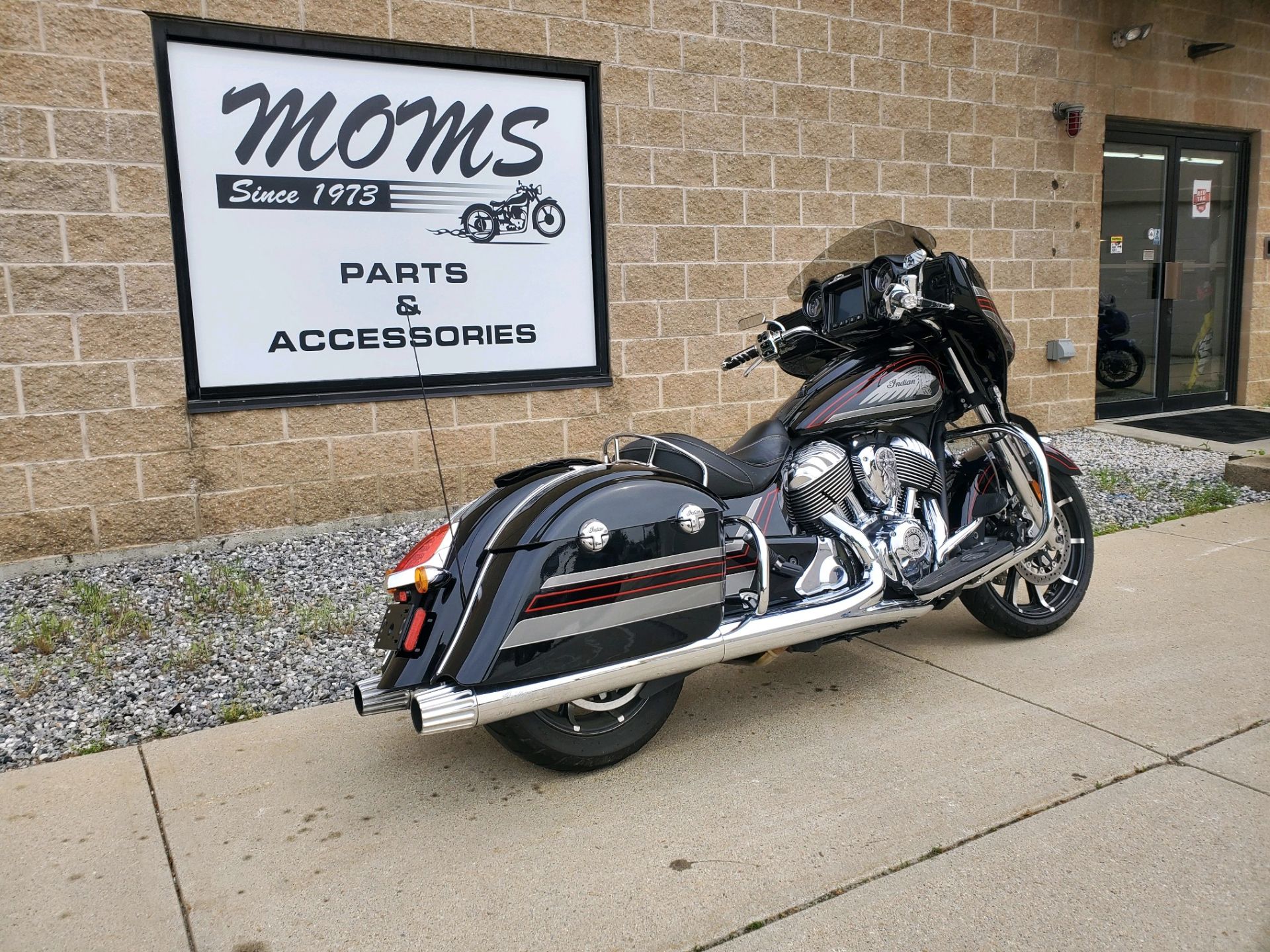 2018 Indian Motorcycle Chieftain® Limited ABS in Manchester, New Hampshire - Photo 2
