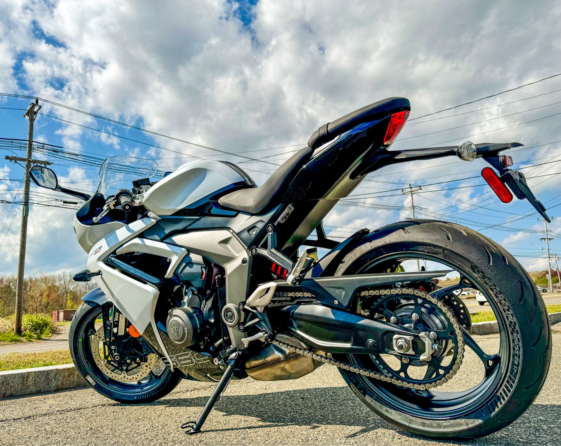 2025 Triumph Daytona 660 in Manchester, New Hampshire - Photo 9