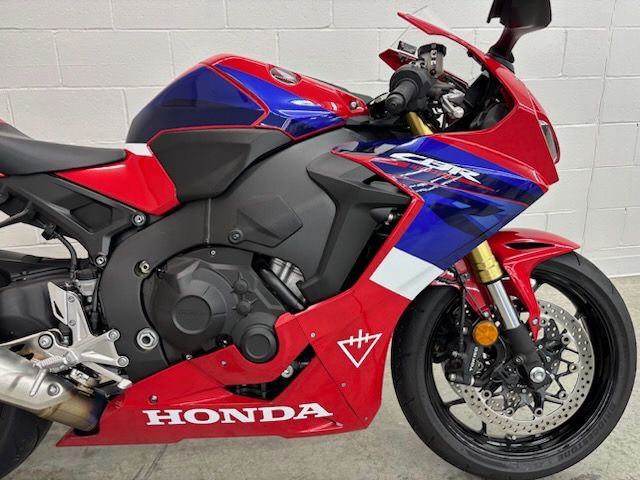 2024 Honda CBR1000RR ABS in Manchester, New Hampshire - Photo 9