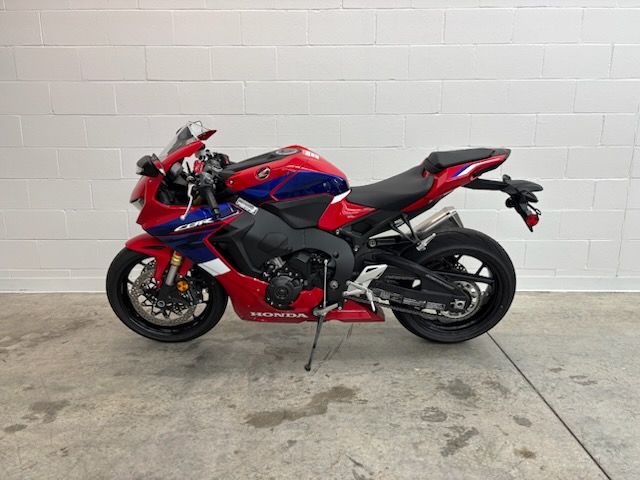 2024 Honda CBR1000RR ABS in Manchester, New Hampshire - Photo 4