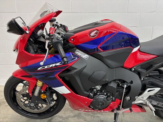 2024 Honda CBR1000RR ABS in Manchester, New Hampshire - Photo 10