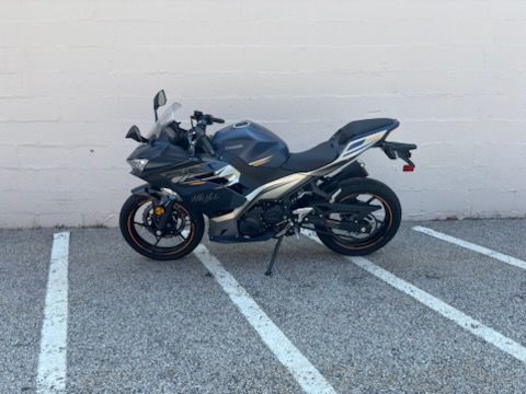 2023 Kawasaki Ninja 400 ABS in Manchester, New Hampshire - Photo 4