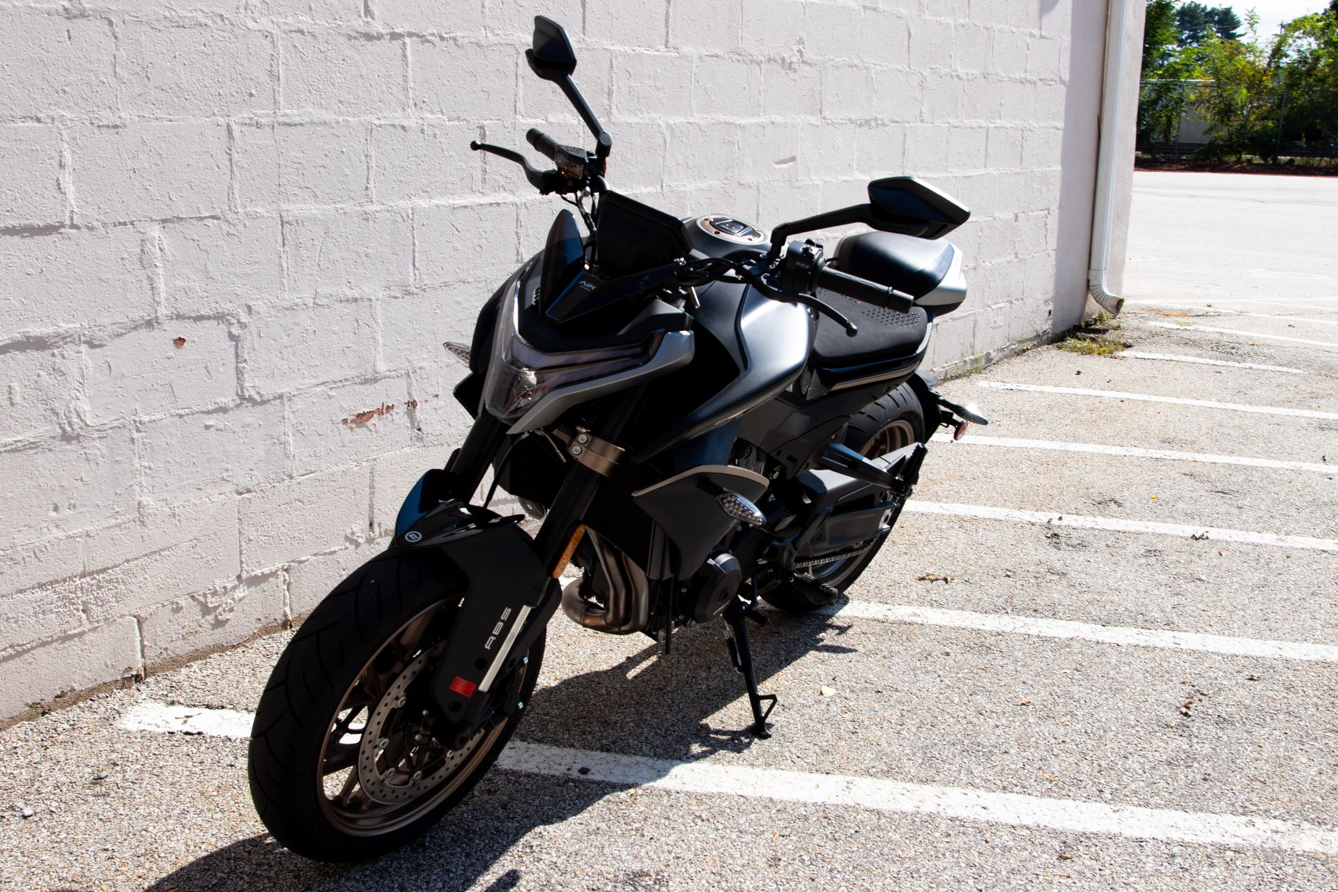 2024 CFMOTO 800NK in Manchester, New Hampshire - Photo 8