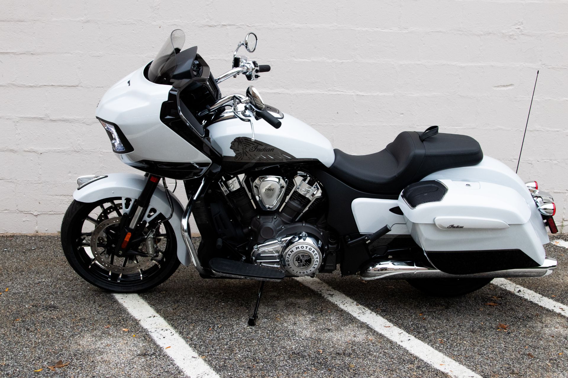 2024 Indian Motorcycle Challenger® Limited with PowerBand Audio Package in Manchester, New Hampshire - Photo 10