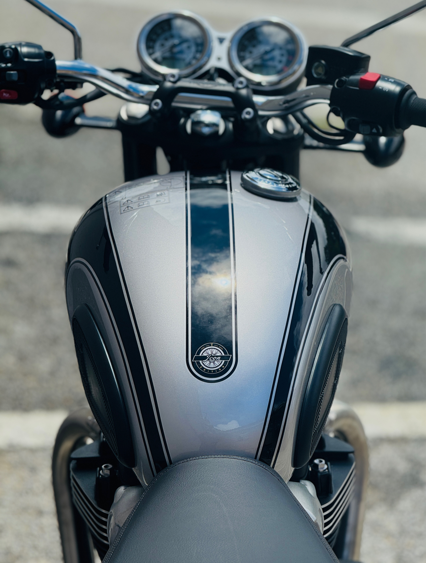 2025 Triumph Bonneville T100 in Manchester, New Hampshire - Photo 2