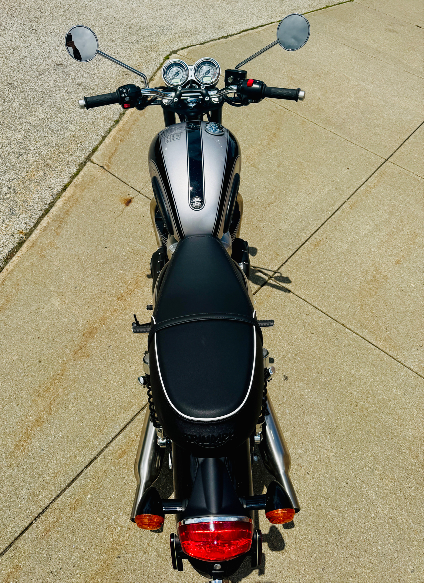 2025 Triumph Bonneville T100 in Manchester, New Hampshire - Photo 9