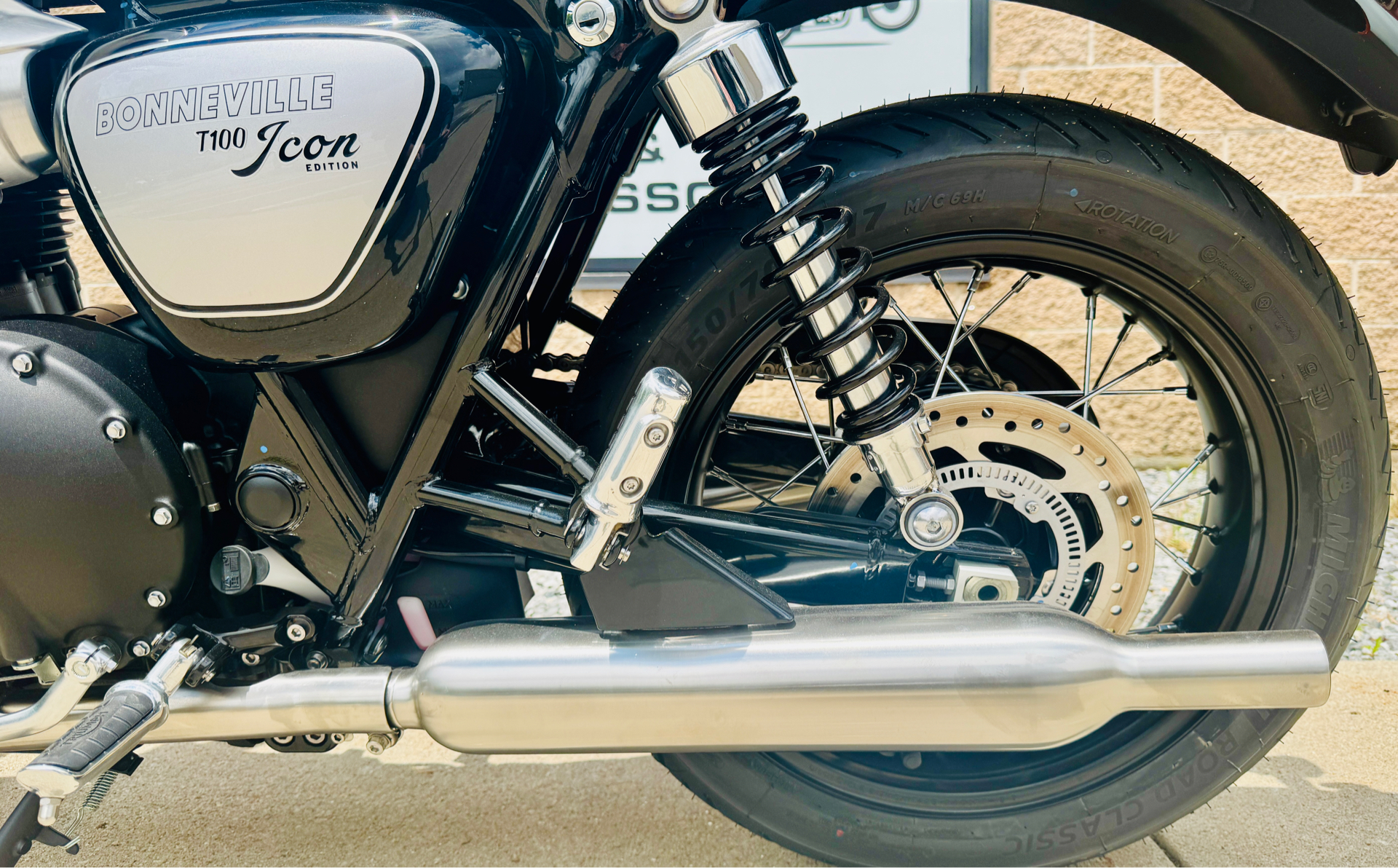 2025 Triumph Bonneville T100 in Manchester, New Hampshire - Photo 8