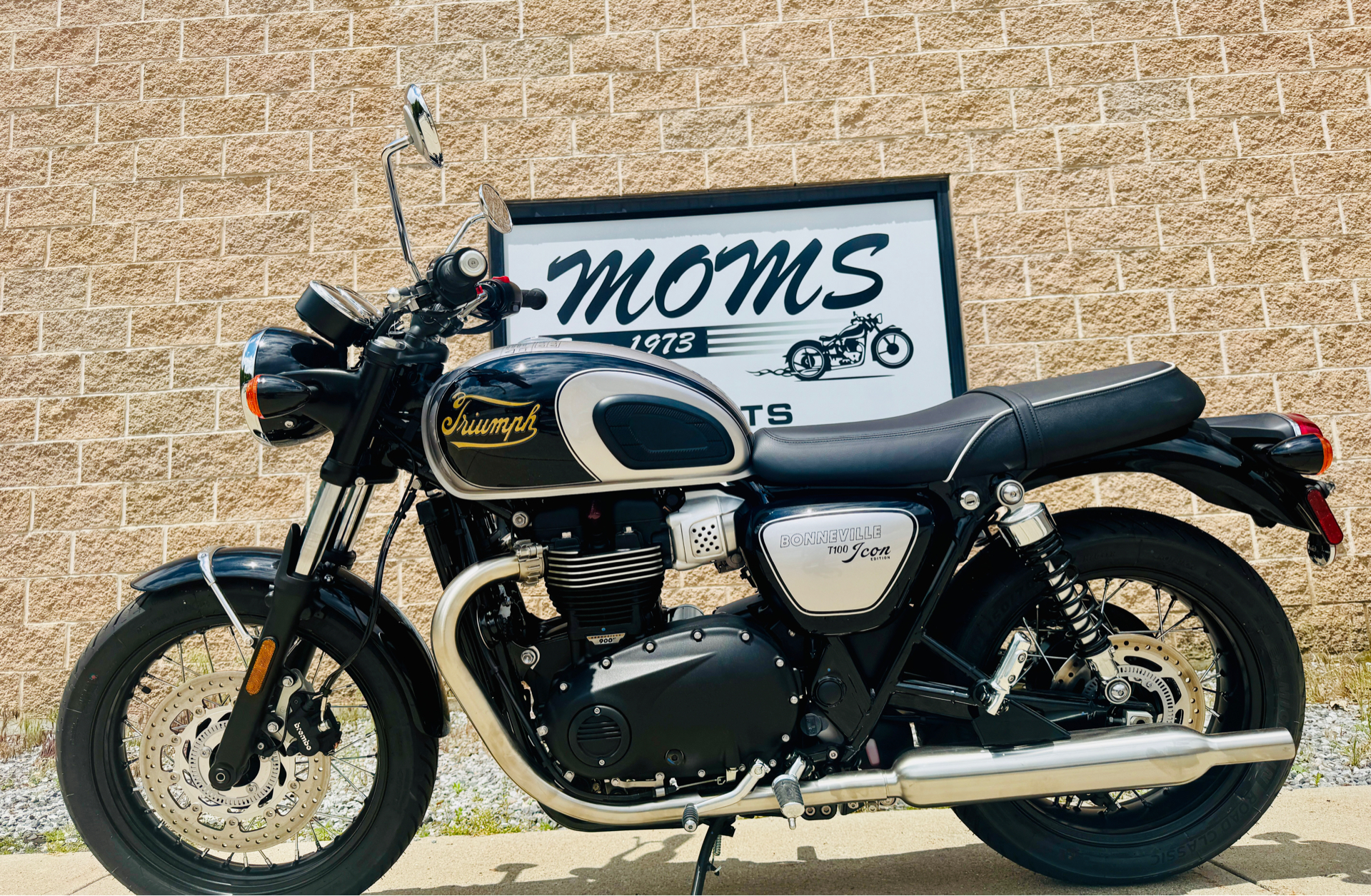 2025 Triumph Bonneville T100 in Manchester, New Hampshire - Photo 5