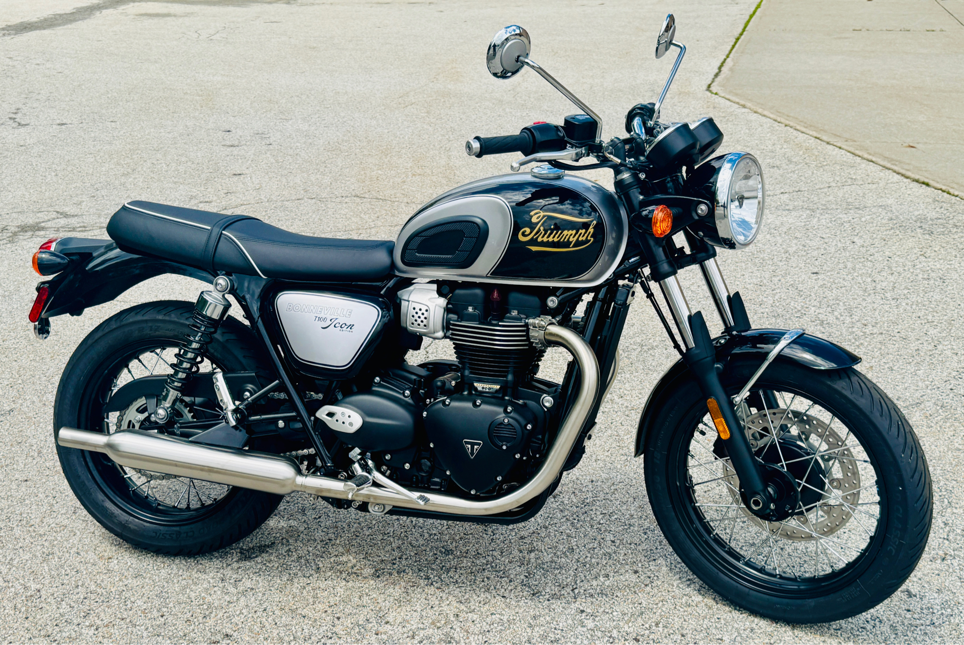 2025 Triumph Bonneville T100 in Manchester, New Hampshire - Photo 21