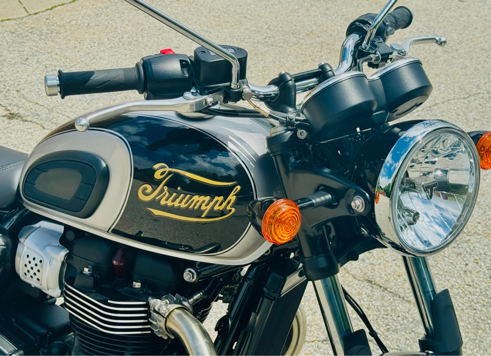 2025 Triumph Bonneville T100 in Manchester, New Hampshire - Photo 22