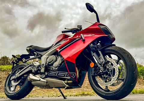2025 Triumph Daytona 660 in Manchester, New Hampshire - Photo 3