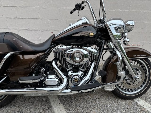 2013 Harley-Davidson Road King® 110th Anniversary Edition in Manchester, New Hampshire - Photo 9