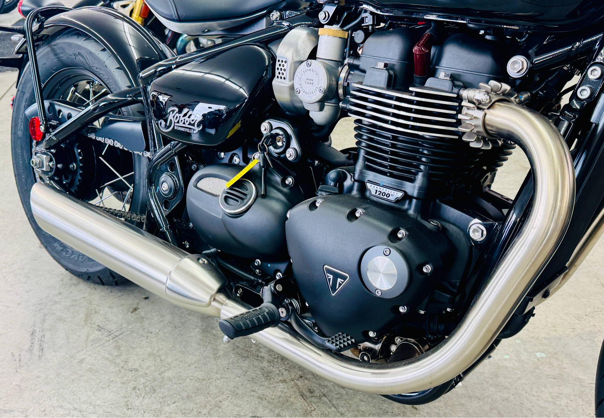 2024 Triumph Bonneville Bobber in Manchester, New Hampshire - Photo 13