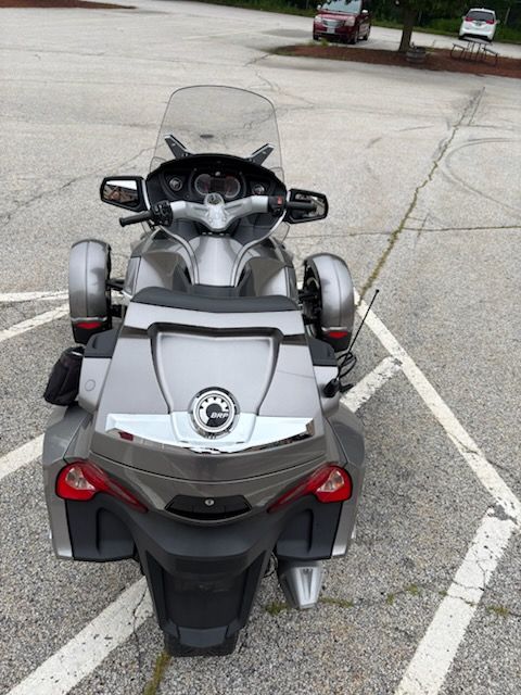 2011 Can-Am Spyder® RT-S SE5 in Manchester, New Hampshire - Photo 13
