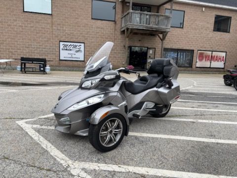 2011 Can-Am Spyder® RT-S SE5 in Manchester, New Hampshire - Photo 8