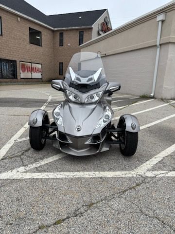 2011 Can-Am Spyder® RT-S SE5 in Manchester, New Hampshire - Photo 5