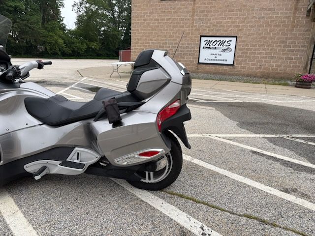 2011 Can-Am Spyder® RT-S SE5 in Manchester, New Hampshire - Photo 12