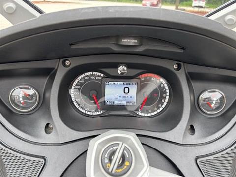 2011 Can-Am Spyder® RT-S SE5 in Manchester, New Hampshire - Photo 14