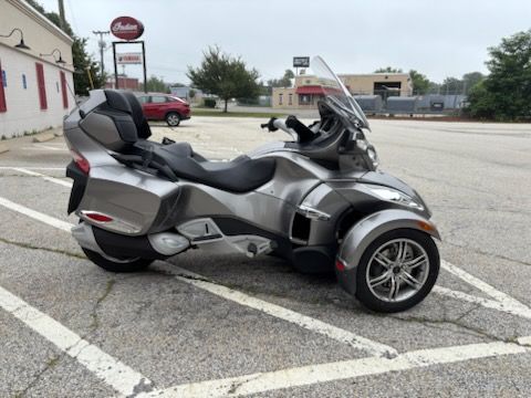 2011 Can-Am Spyder® RT-S SE5 in Manchester, New Hampshire - Photo 1