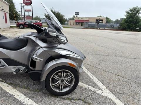 2011 Can-Am Spyder® RT-S SE5 in Manchester, New Hampshire - Photo 9