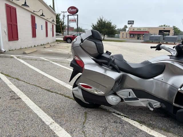 2011 Can-Am Spyder® RT-S SE5 in Manchester, New Hampshire - Photo 11