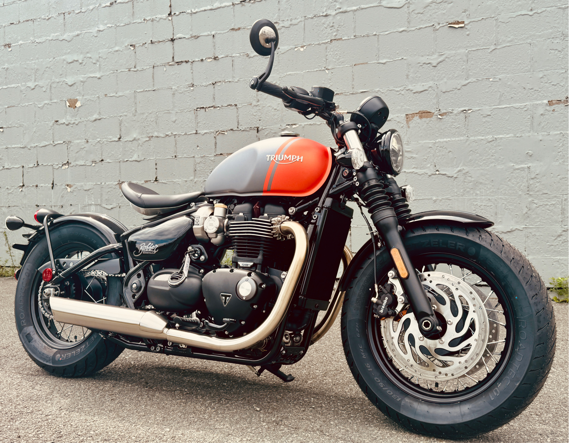 2025 Triumph Bonneville Bobber in Manchester, New Hampshire - Photo 11