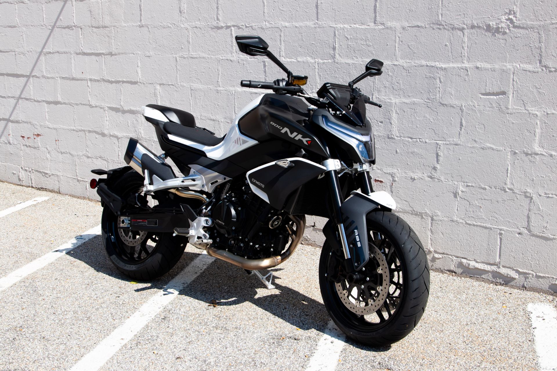 2024 CFMOTO 800NK in Manchester, New Hampshire - Photo 2