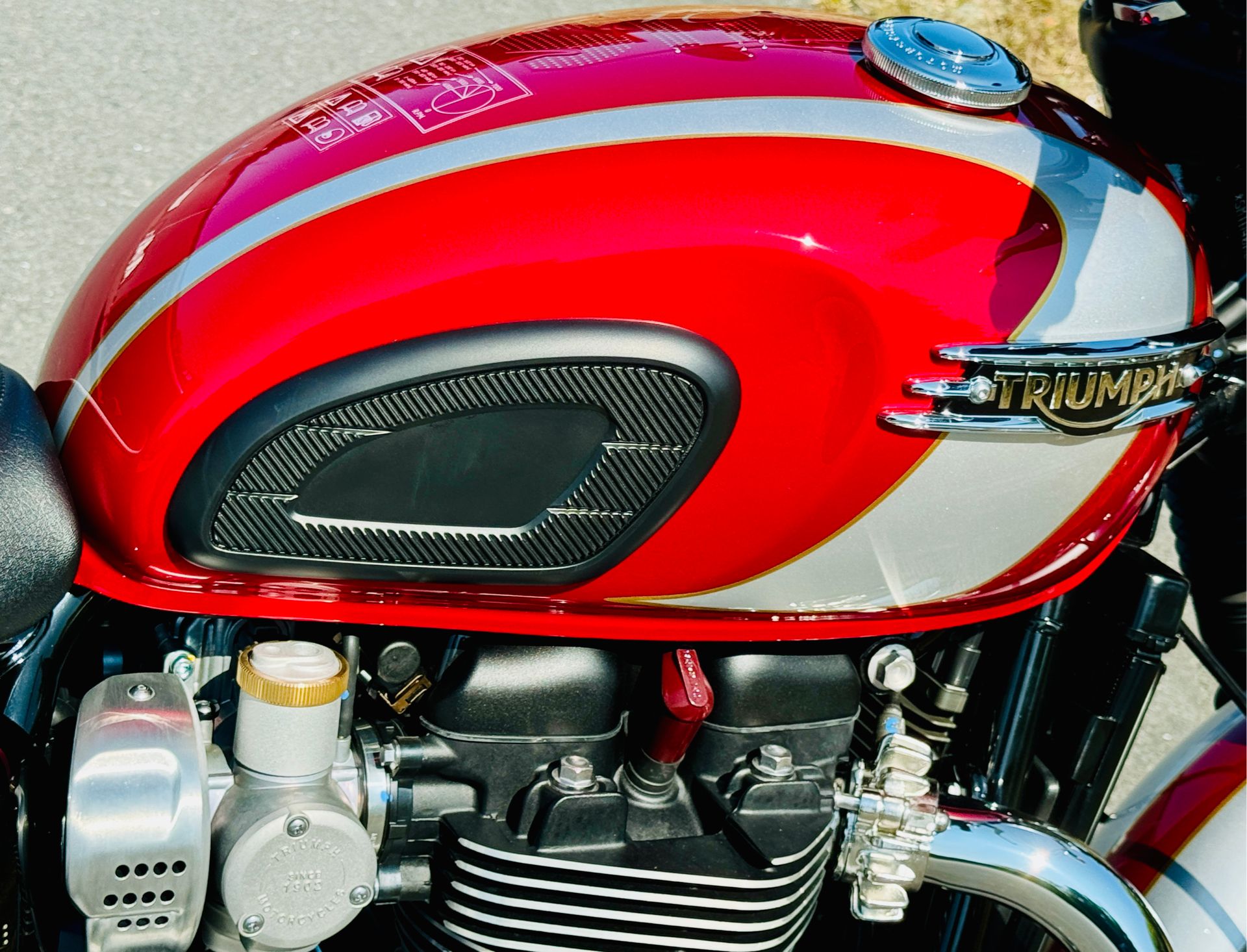 2025 Triumph Bonneville T120 Elvis Presley Limited Edition in Manchester, New Hampshire - Photo 6