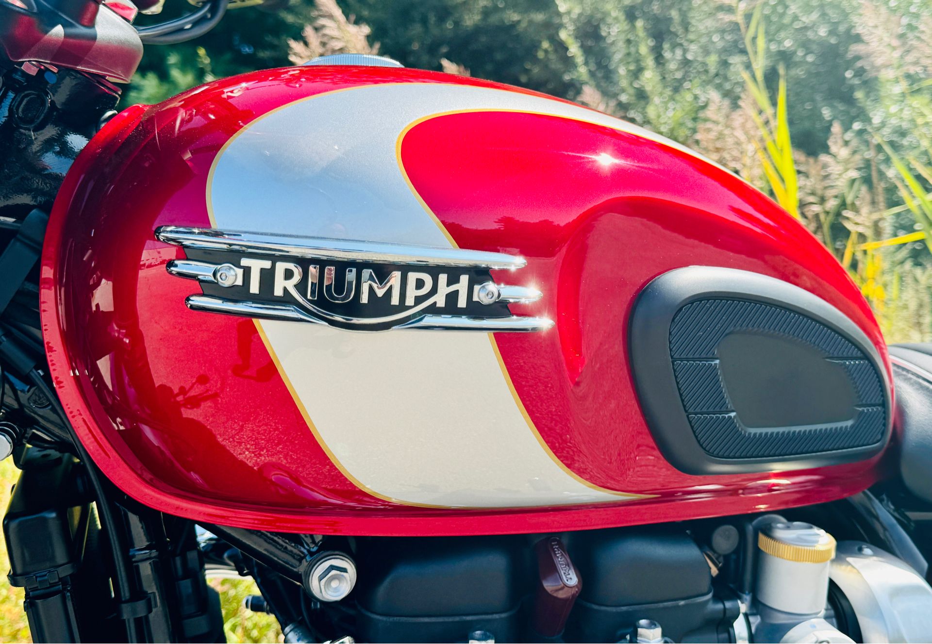 2025 Triumph Bonneville T120 Elvis Presley Limited Edition in Manchester, New Hampshire - Photo 22