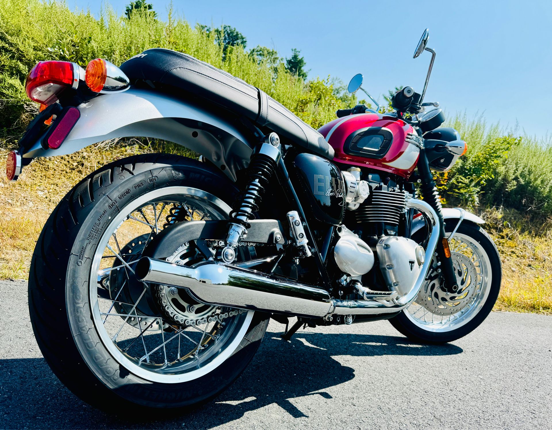 2025 Triumph Bonneville T120 Elvis Presley Limited Edition in Manchester, New Hampshire - Photo 17