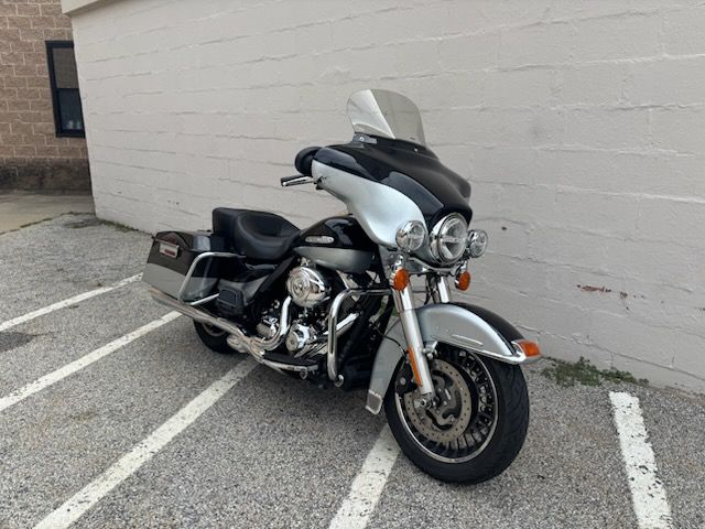 2013 Harley-Davidson Electra Glide® Ultra Limited in Manchester, New Hampshire - Photo 2