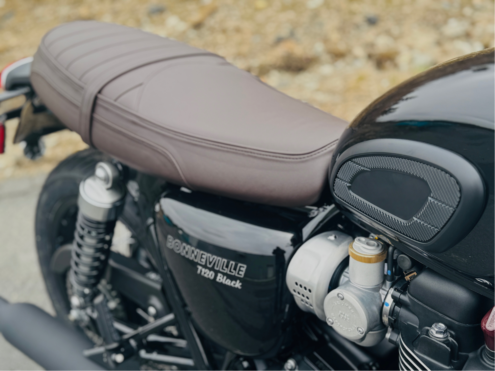 2025 Triumph Bonneville T120 Black in Manchester, New Hampshire - Photo 4
