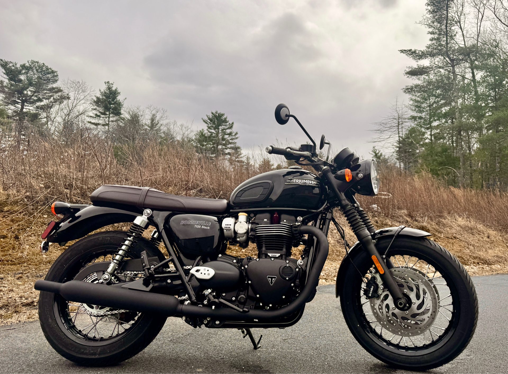 2025 Triumph Bonneville T120 Black in Manchester, New Hampshire - Photo 13