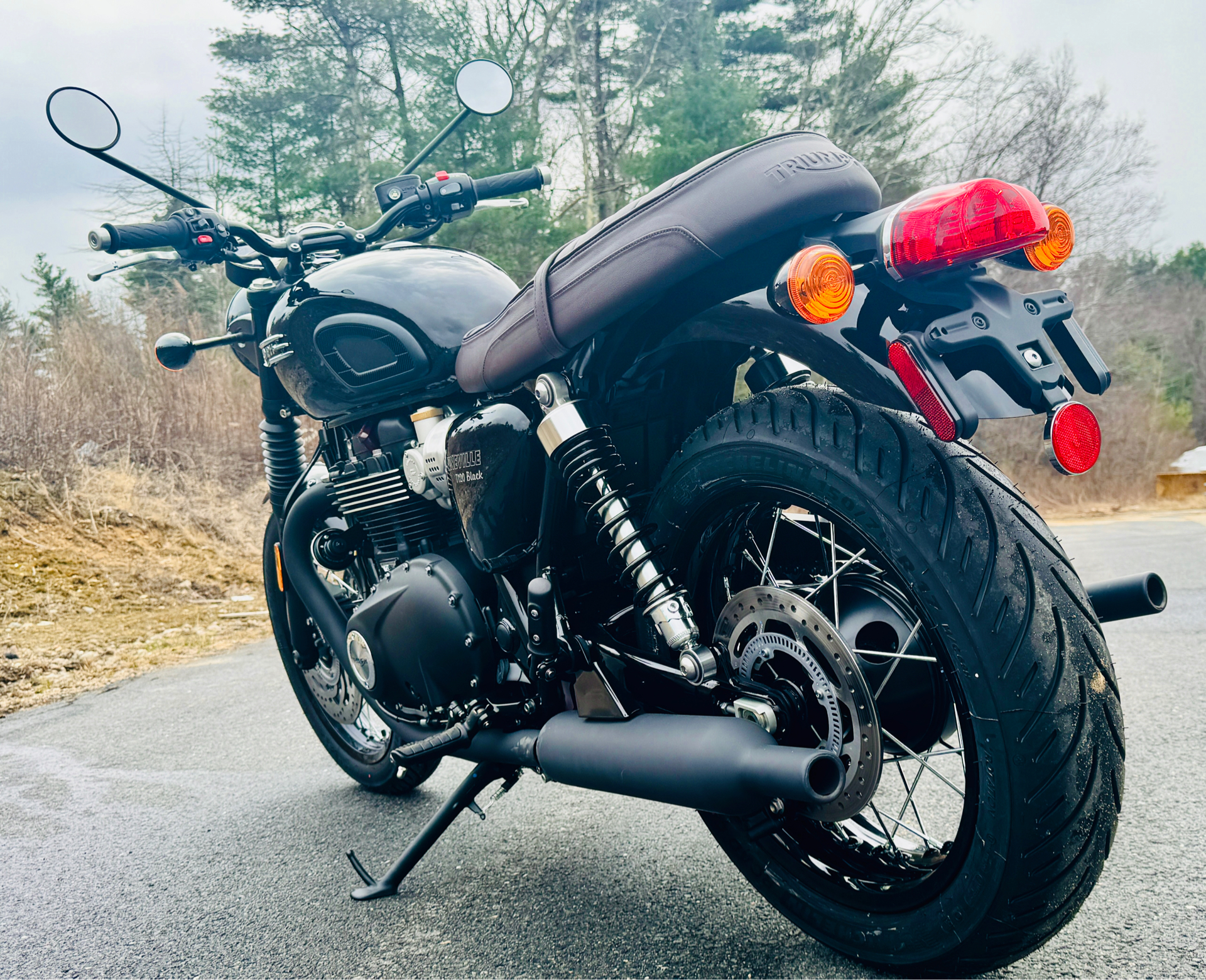 2025 Triumph Bonneville T120 Black in Manchester, New Hampshire - Photo 9
