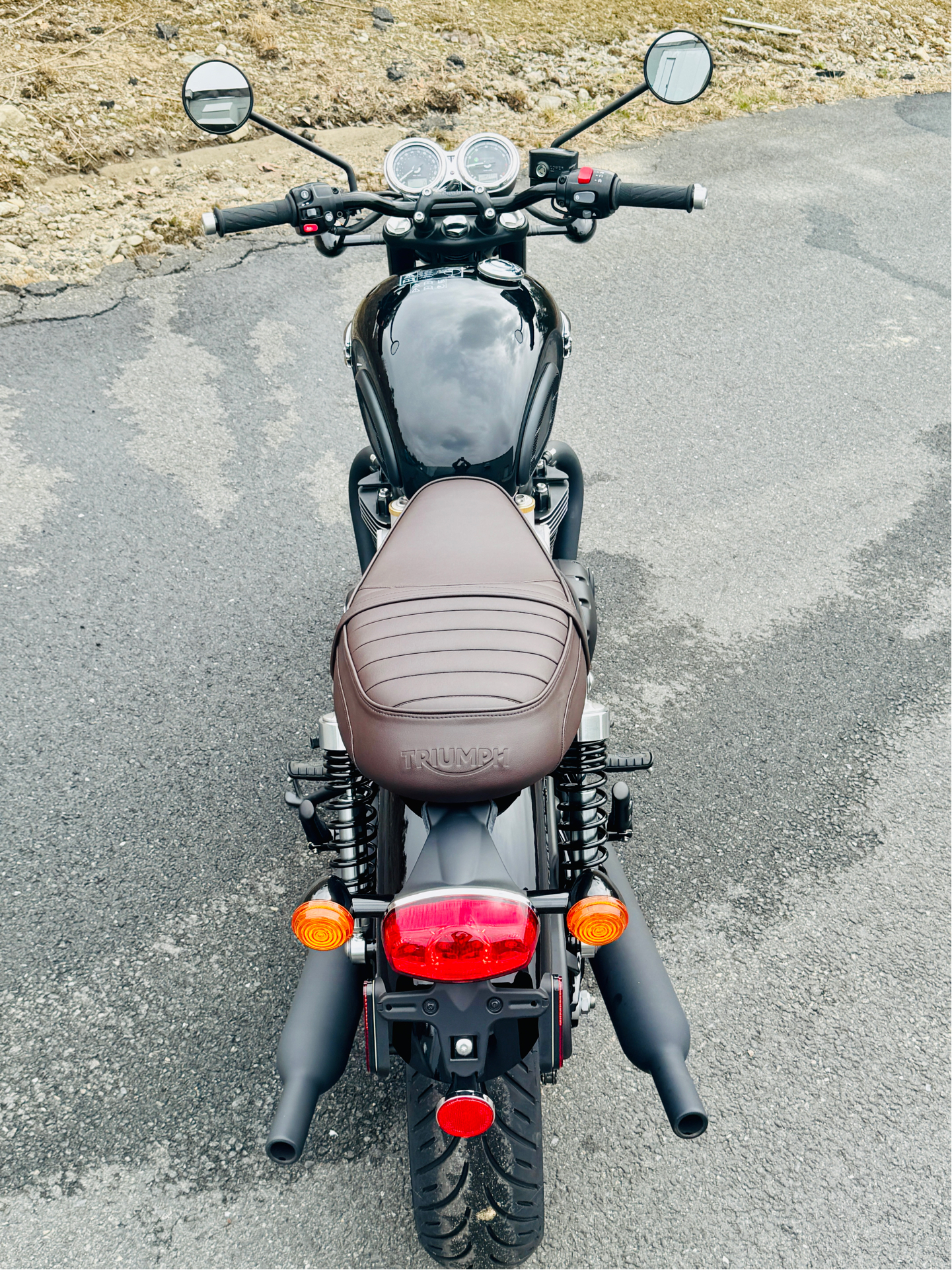 2025 Triumph Bonneville T120 Black in Manchester, New Hampshire - Photo 14