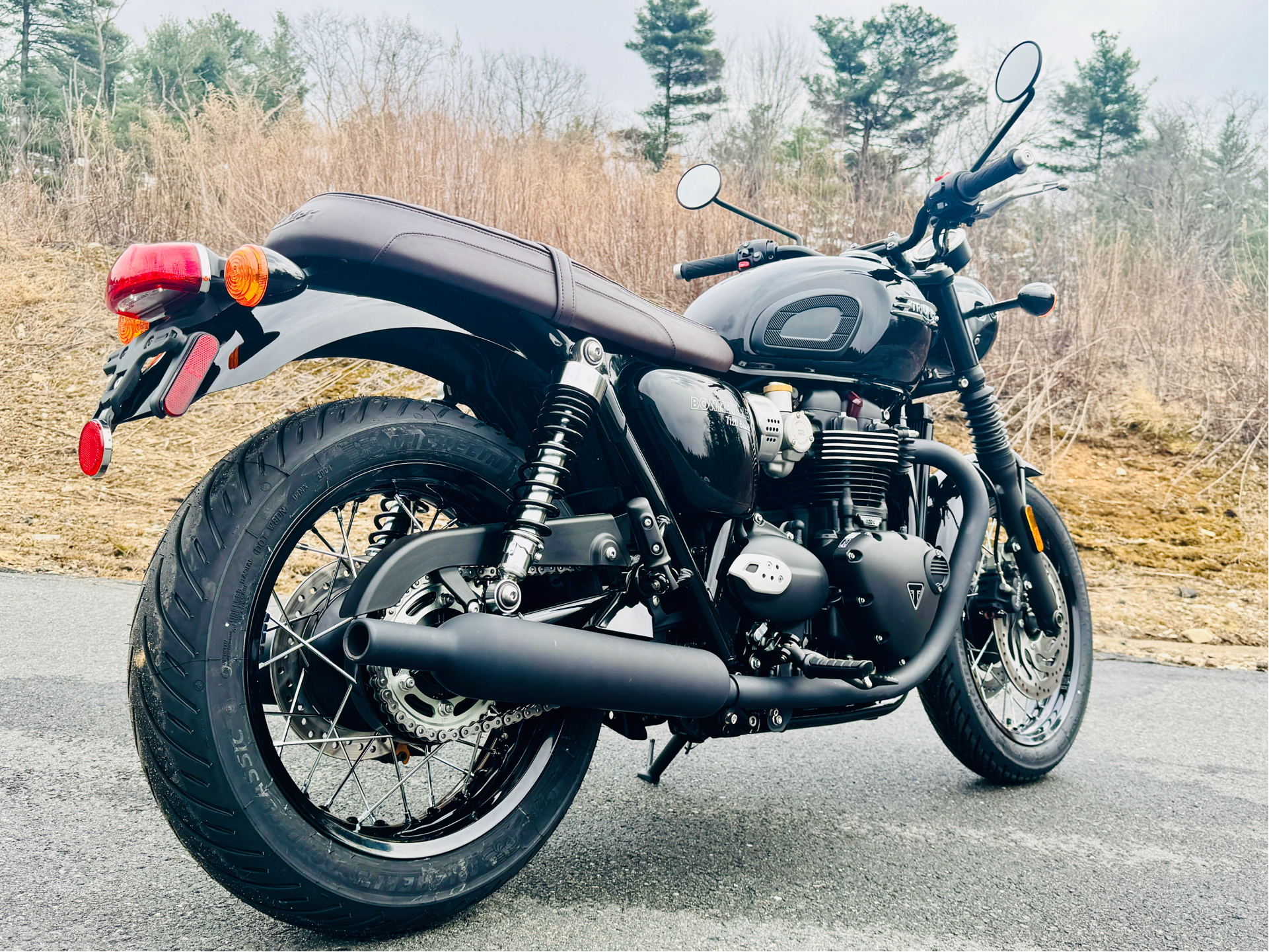 2025 Triumph Bonneville T120 Black in Manchester, New Hampshire - Photo 11