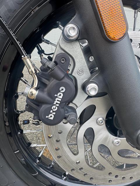 2025 Triumph Bonneville T120 Black in Manchester, New Hampshire - Photo 6