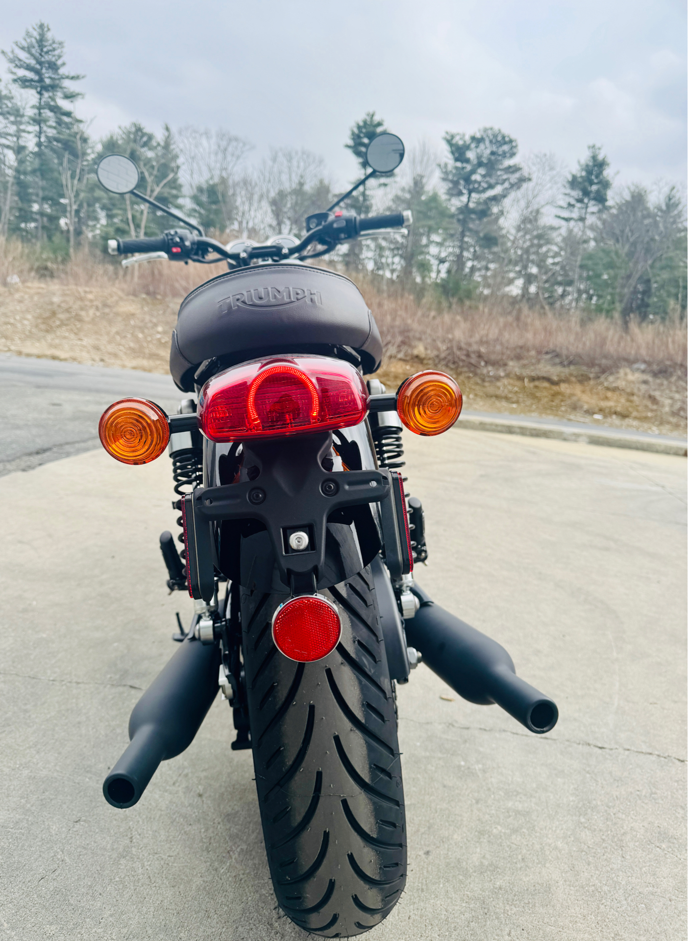 2025 Triumph Bonneville T120 Black in Manchester, New Hampshire - Photo 5