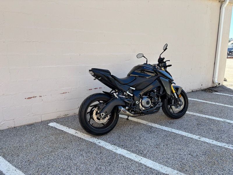 2023 Suzuki GSX-S1000 in Manchester, New Hampshire - Photo 3