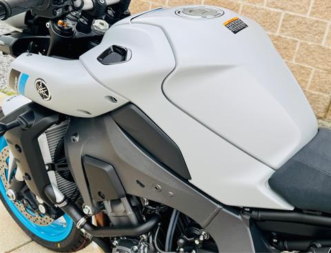 2025 Yamaha MT-10 in Manchester, New Hampshire - Photo 25