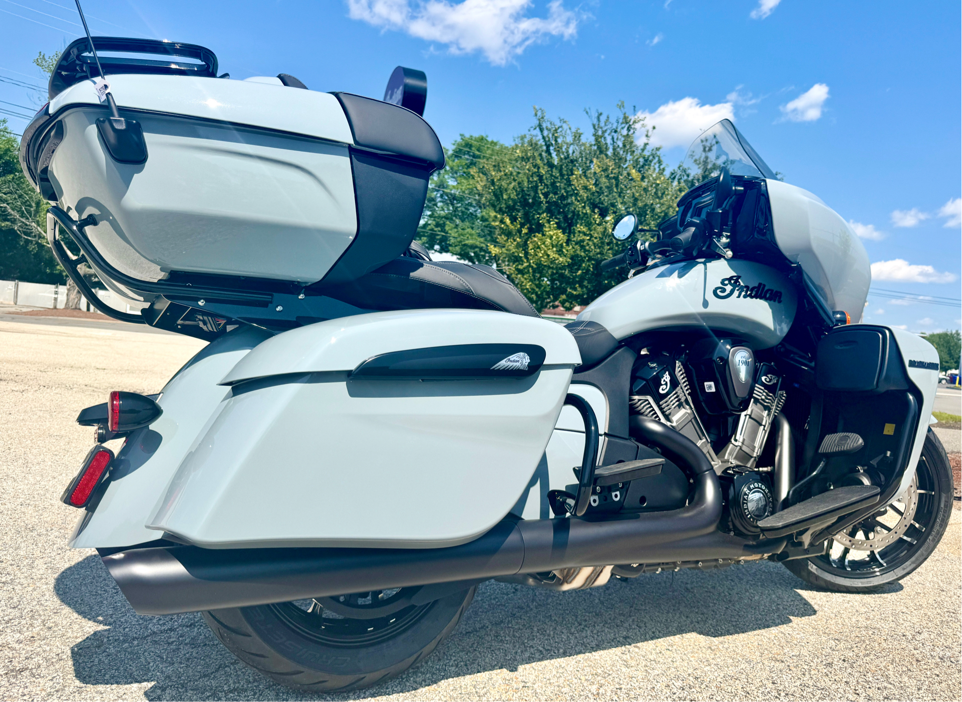 2025 Indian Motorcycle Roadmaster® PowerPlus Dark Horse® with PowerBand Audio Package in Manchester, New Hampshire - Photo 5