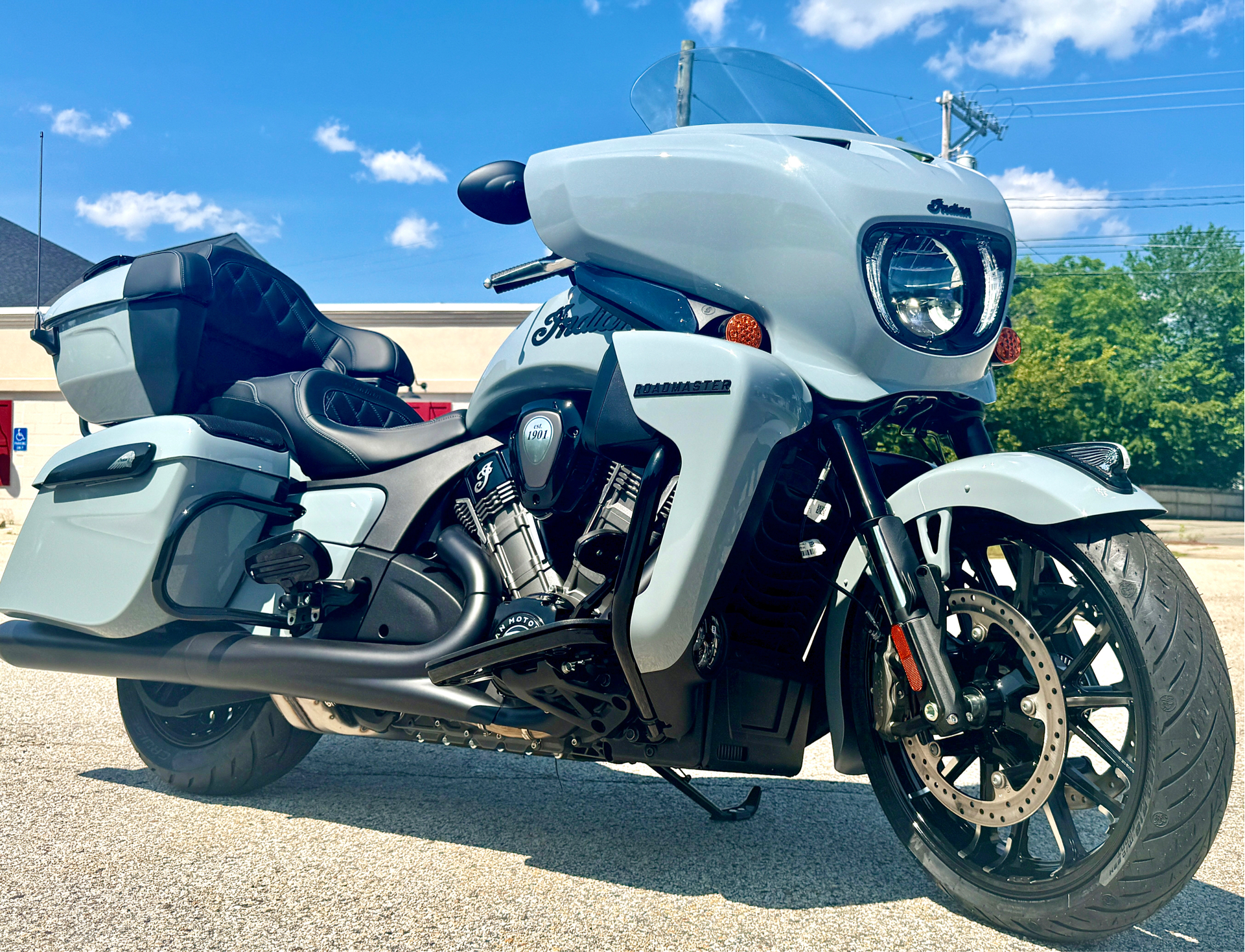 2025 Indian Motorcycle Roadmaster® PowerPlus Dark Horse® with PowerBand Audio Package in Manchester, New Hampshire - Photo 3