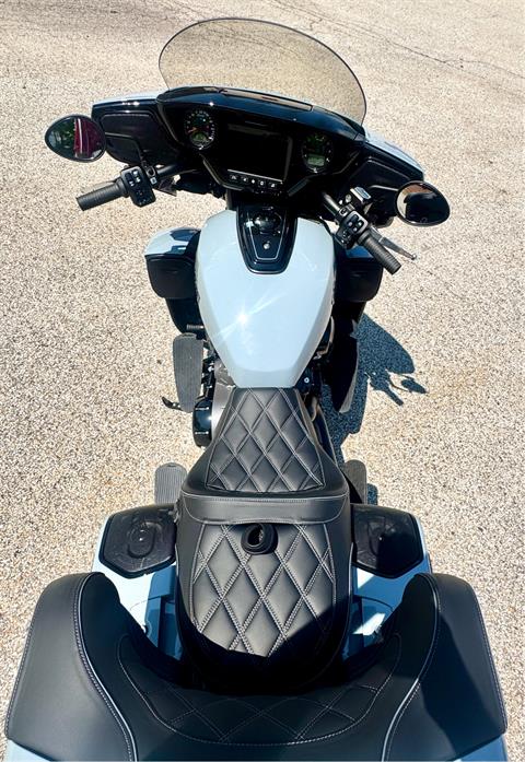 2025 Indian Motorcycle Roadmaster® PowerPlus Dark Horse® with PowerBand Audio Package in Manchester, New Hampshire - Photo 25