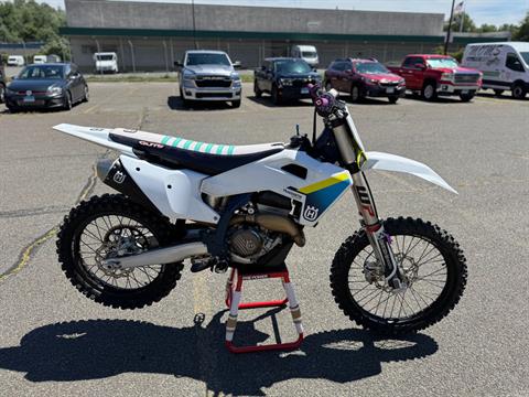 2025 Husqvarna FC 250 in Enfield, Connecticut - Photo 1