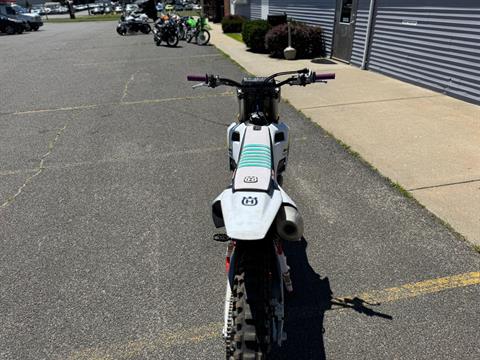 2025 Husqvarna FC 250 in Enfield, Connecticut - Photo 2